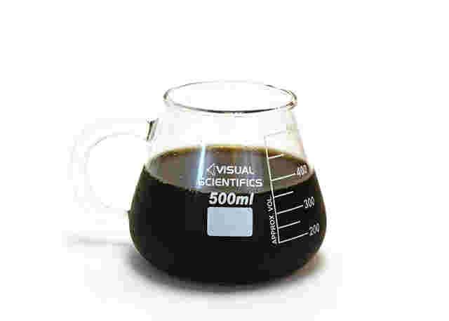 計量カップに入ったコーヒー