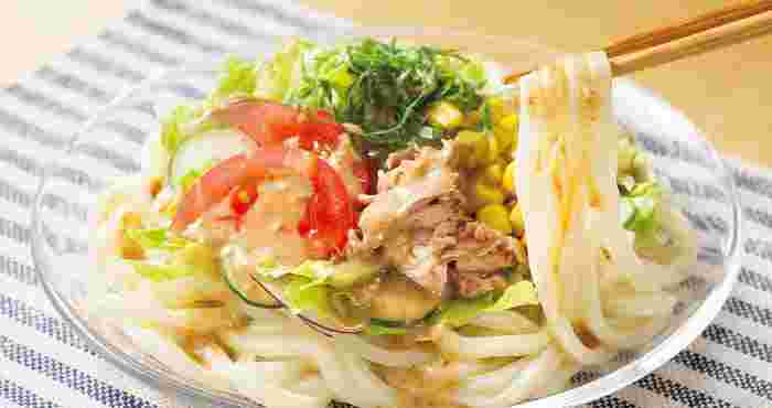 胡麻ドレッシングのサラダうどん