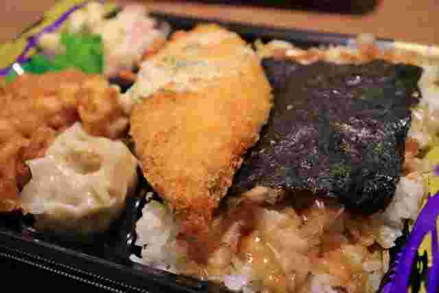 白身魚のフライがのったコンビニ弁当