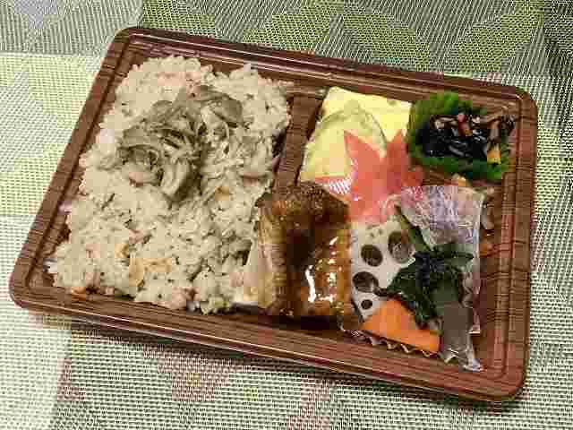 秋の味覚満載のまいたけ弁当