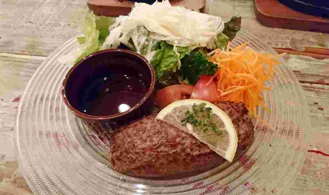 常陸牛のレアレアハンバーグ