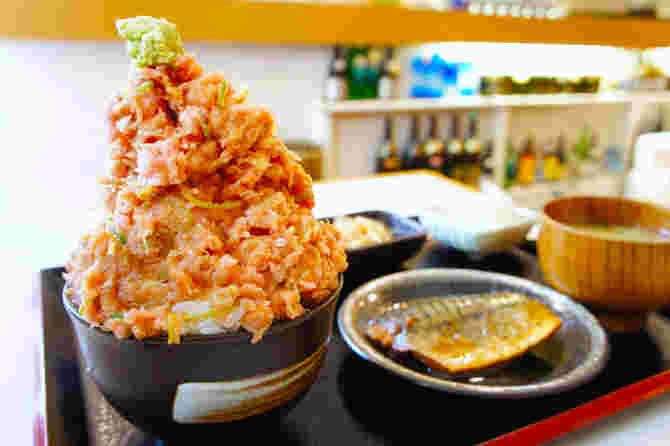 横浜市に在るBAM・BAM番長のデカ盛りネギトロ丼
