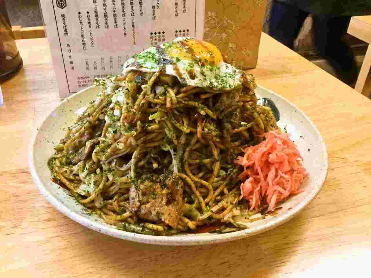 横浜市に在るあづま商店のデカ盛り焼きそば