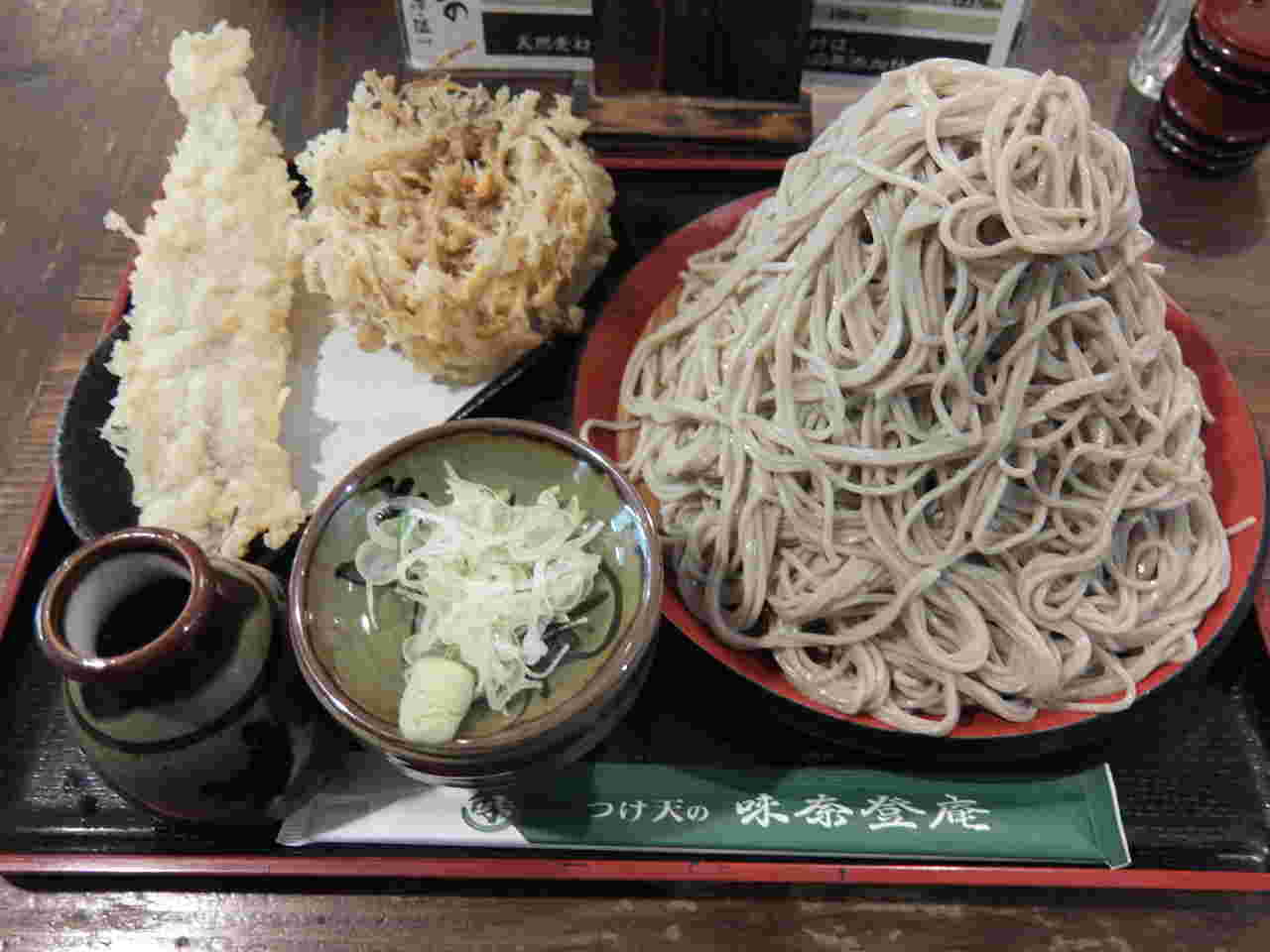 横浜市に在る味奈登庵 本店のデカ盛りそば