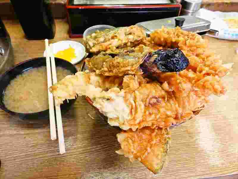 横浜市に在る豊野丼のデカ盛り天丼