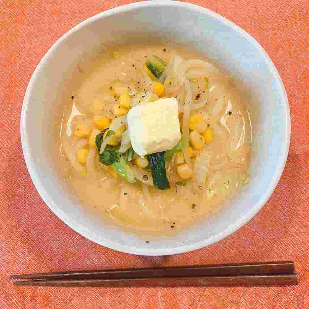 味噌バターコーンの煮込みうどん