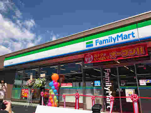 ファミリーマートの店構え