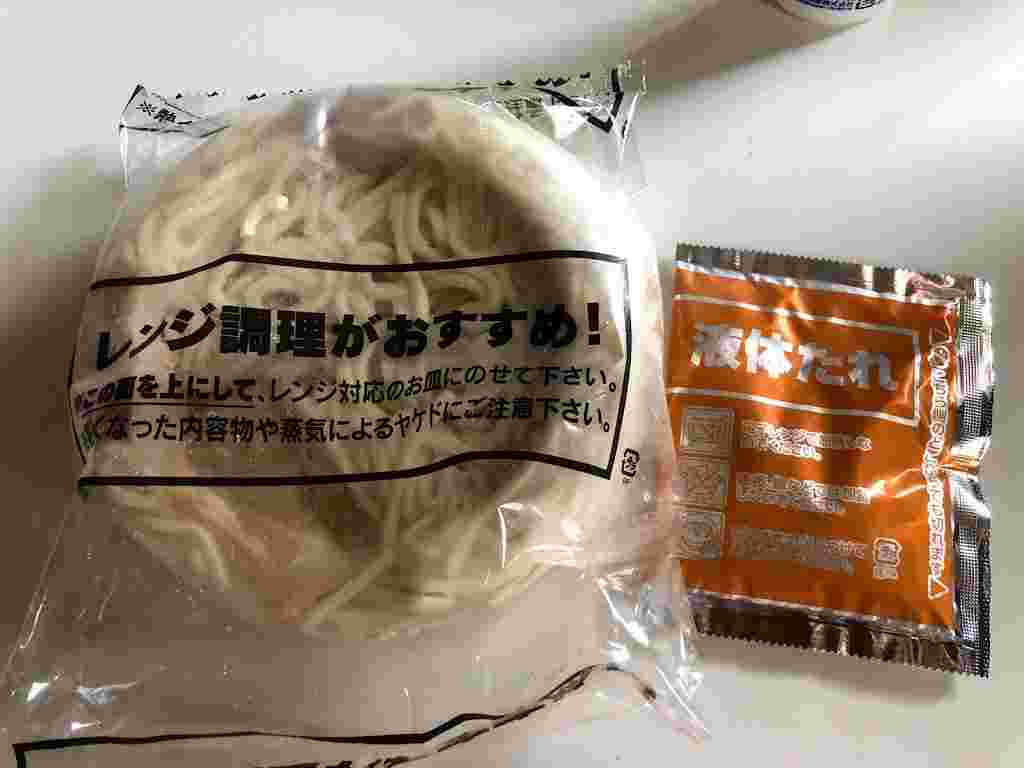 開封後の炙り焼豚の極太つけ麺