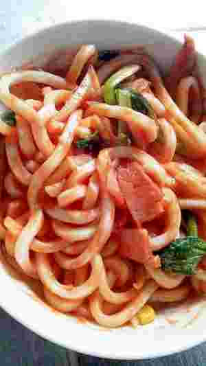 ゆでうどんのナポリタン風
