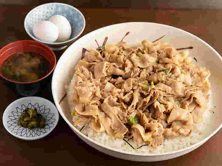 昭和食堂のスタミナ丼ギガ盛り