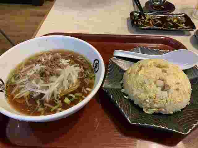 もやしそばと炒飯