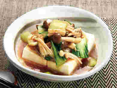 湯豆腐にきのこと野菜がのってる画像