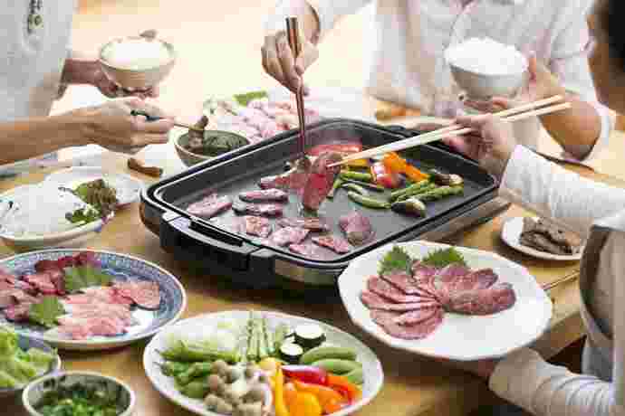 プレートが付属したたこ焼き器の使用例