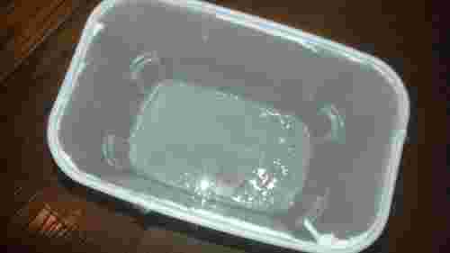 水を捨てた後の除湿剤の様子