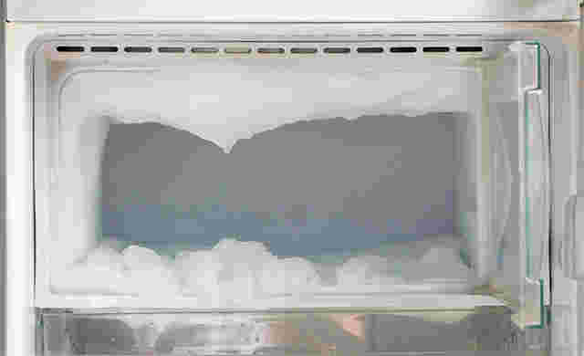 冷蔵庫の霜取りをする必要がある画像