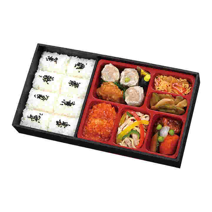 新横浜駅で販売されている中華メニューがたくさん入っている美味しそうな弁当