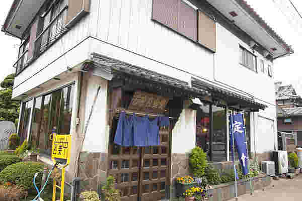 茨城県のデカ盛りグルメ店「しをみ食堂」の外観