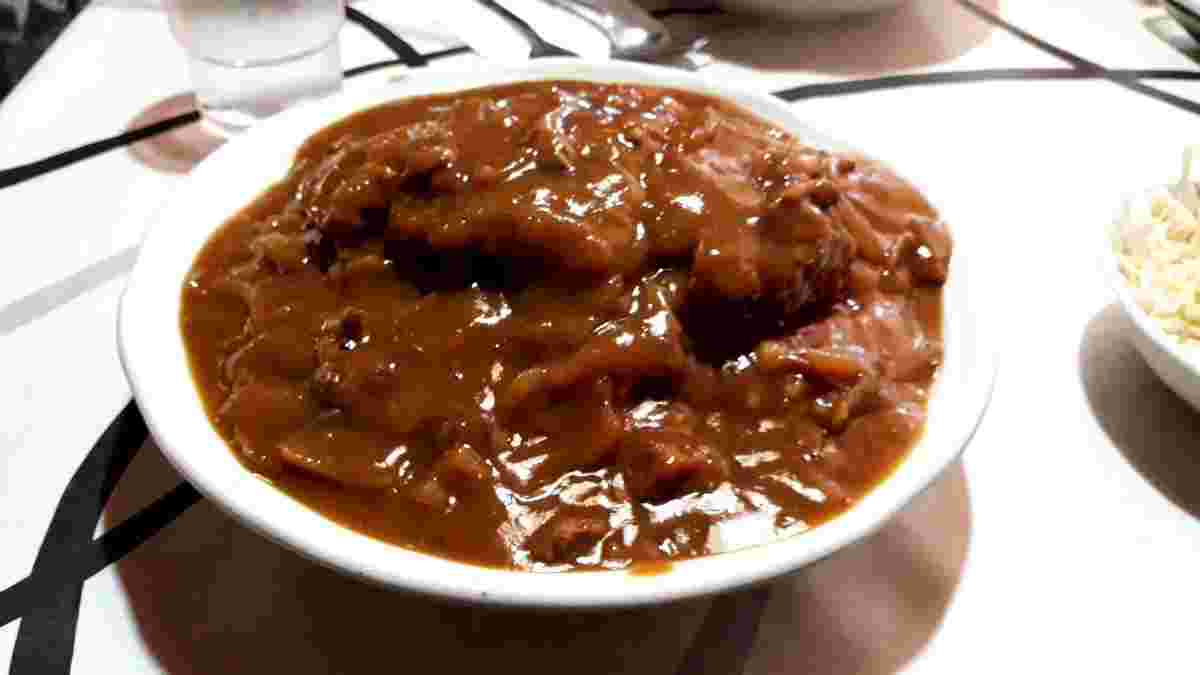 ピッチャーゴロのデカ盛りメニュー「カツカレー」
