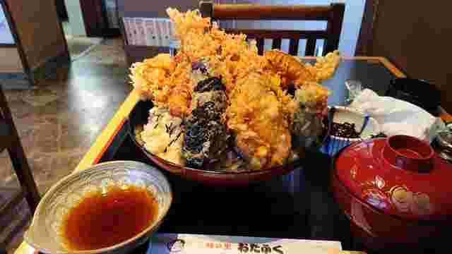 茨城県那珂市に在る味の里おたふくのデカ盛りメニュー「天丼」