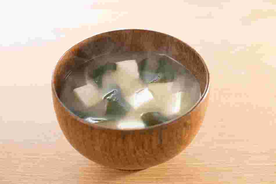 隠し味を使ったわかめと豆腐の味噌汁