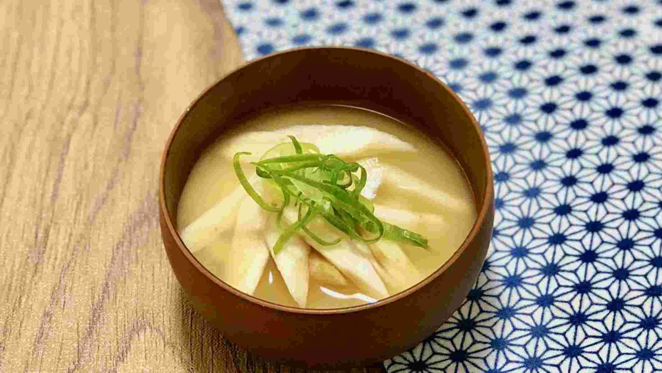 隠し味を入れたゴボウとネギの味噌汁