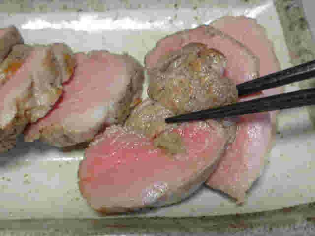 レアな焼き目の豚肉