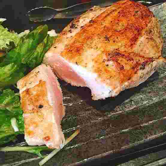 レアな焼き目の鶏肉