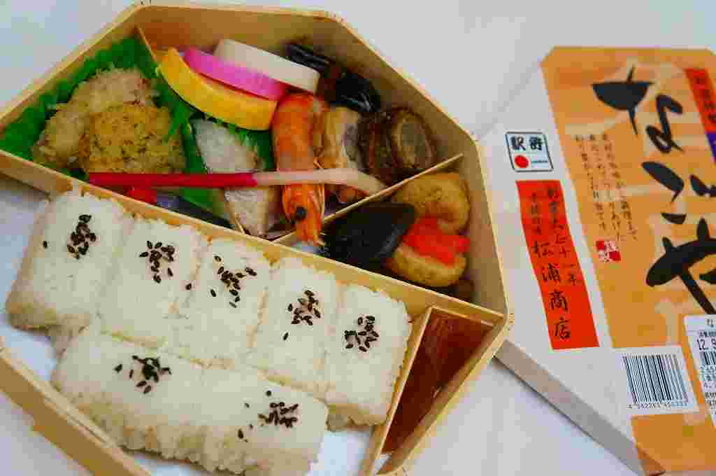 名古屋駅で販売している駅弁なごやの中身
