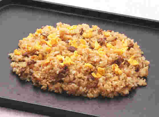 隠し味に焼き肉のタレを入れたチャーハン