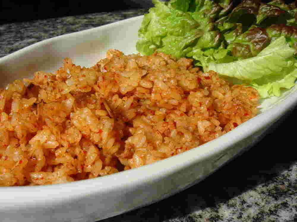 隠し味にキムチの素を入れたチャーハン