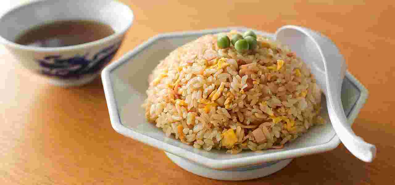 隠し味が入ったグリーンピースのせチャーハン