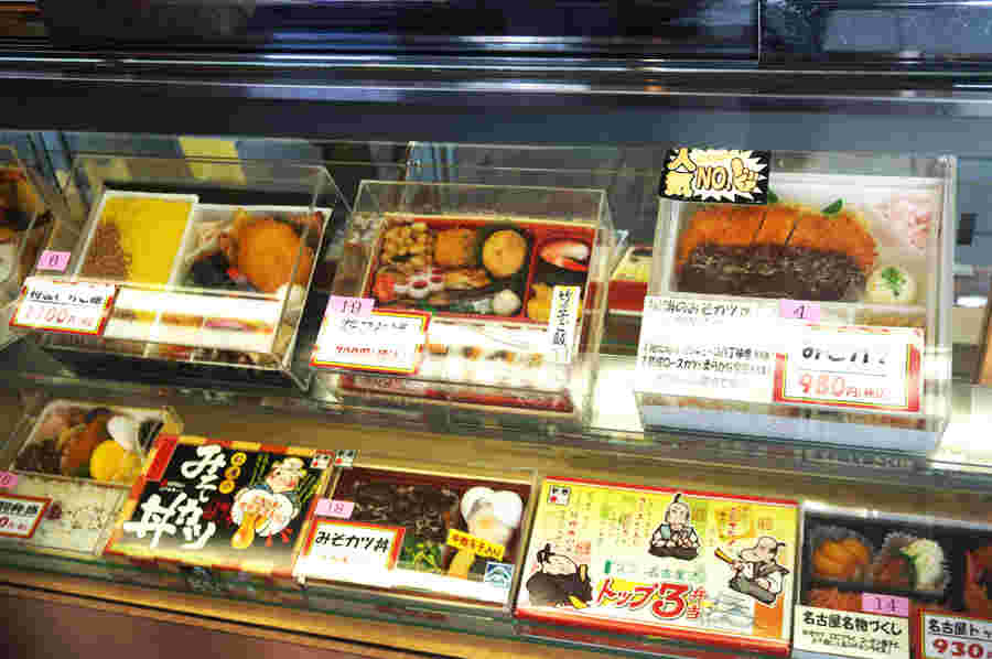 名古屋駅の駅弁売り場ショーケース