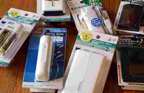 コンビニの色々なスマホ充電器