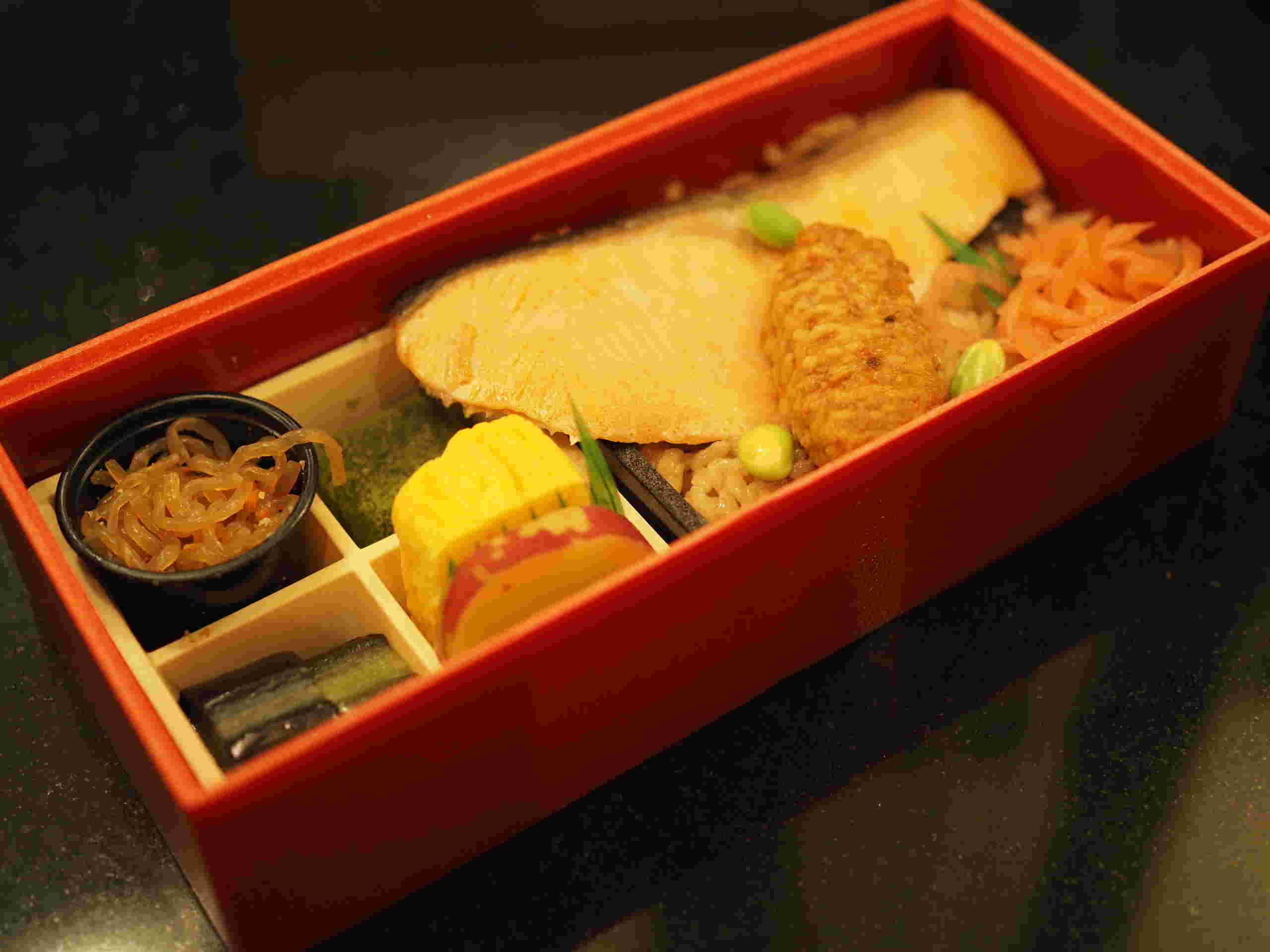 品川駅の駅弁「究極の鮭弁当」中身