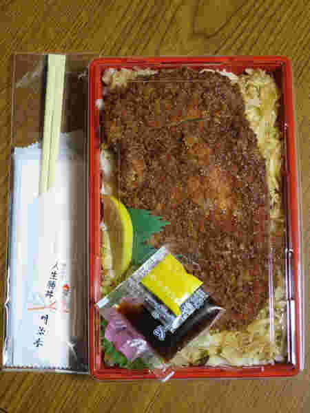 明治亭の駅弁ソースかつ丼