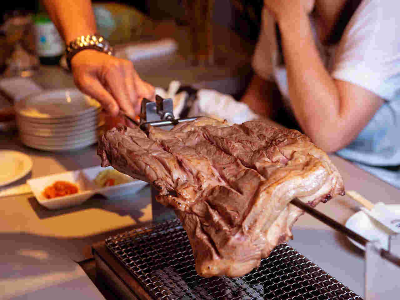 ダイエット中はスルーしたほうが無難なラム肉の丸焼き