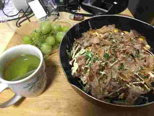 ダイエット向きのお好み焼きとお茶のセット