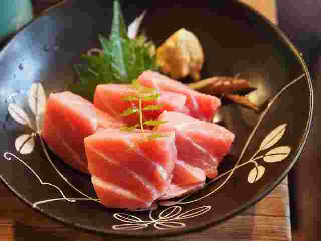 魚ダイエットにおすすめの刺身が盛り付けられている