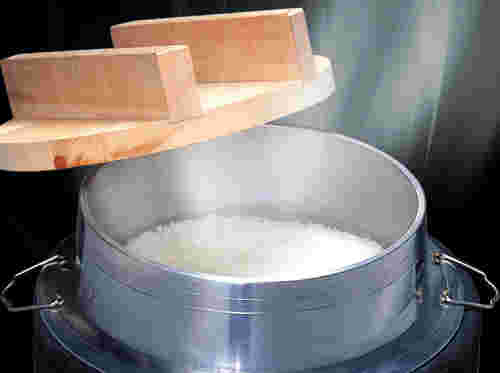 冷やご飯用に硬めに炊かれたご飯