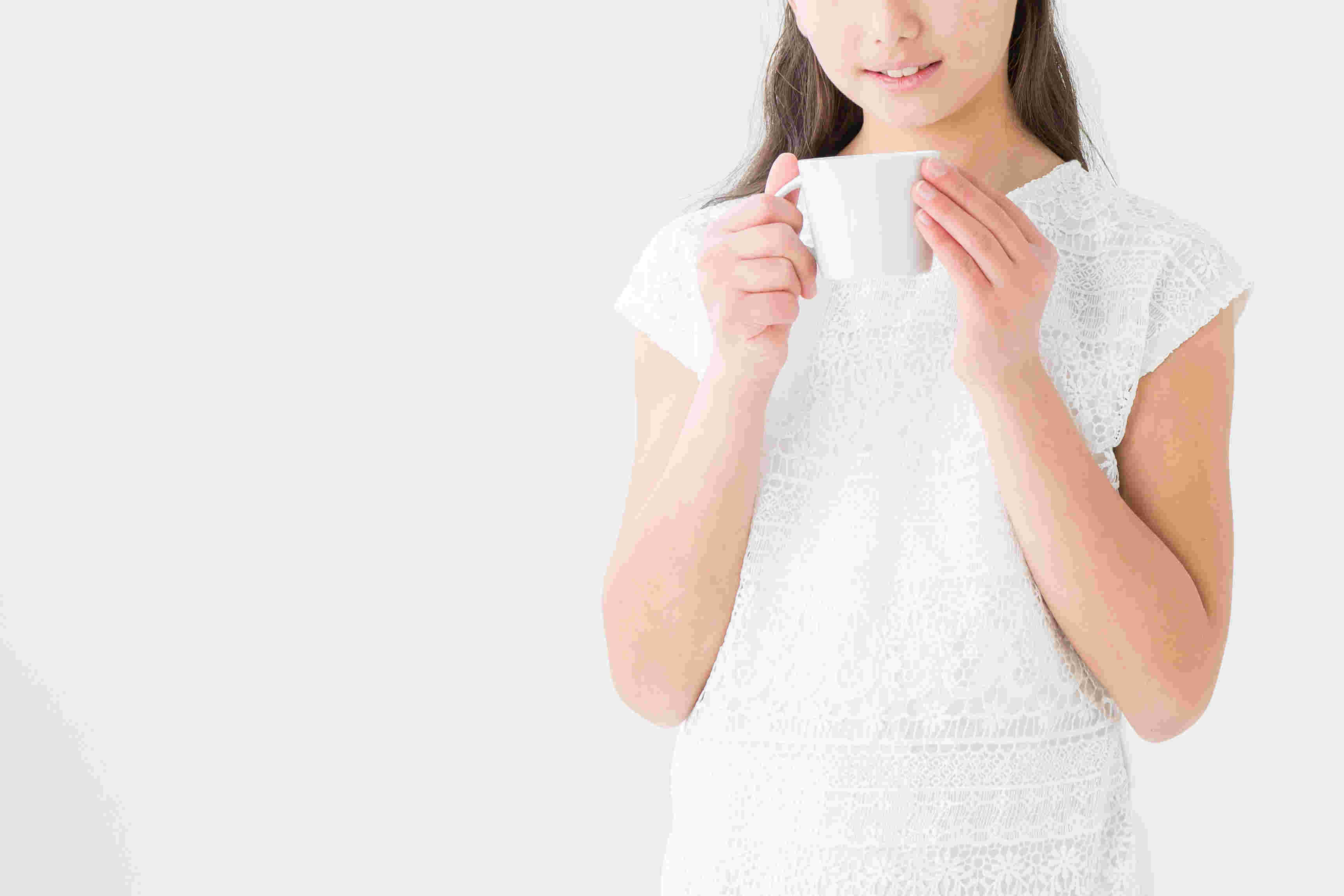 紅茶を飲む女性