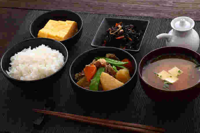 ダイエットにぴったりの白米と汁物とおかずのご膳