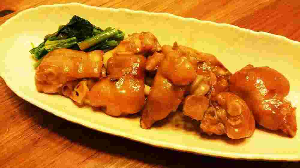 代表的な食べ方である豚足の煮込み