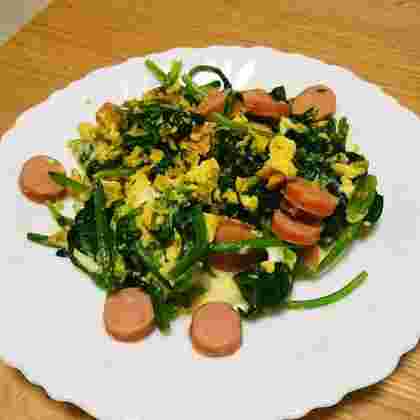 苦いほうれん草を食べやすくした炒め物
