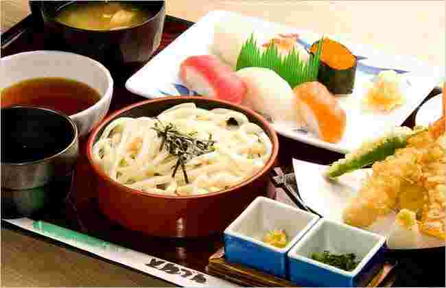 とんでんのランチのうどんと寿司、天ぷら