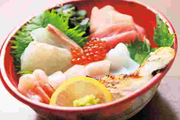 妊婦が気を付けて食べる生魚の海鮮丼