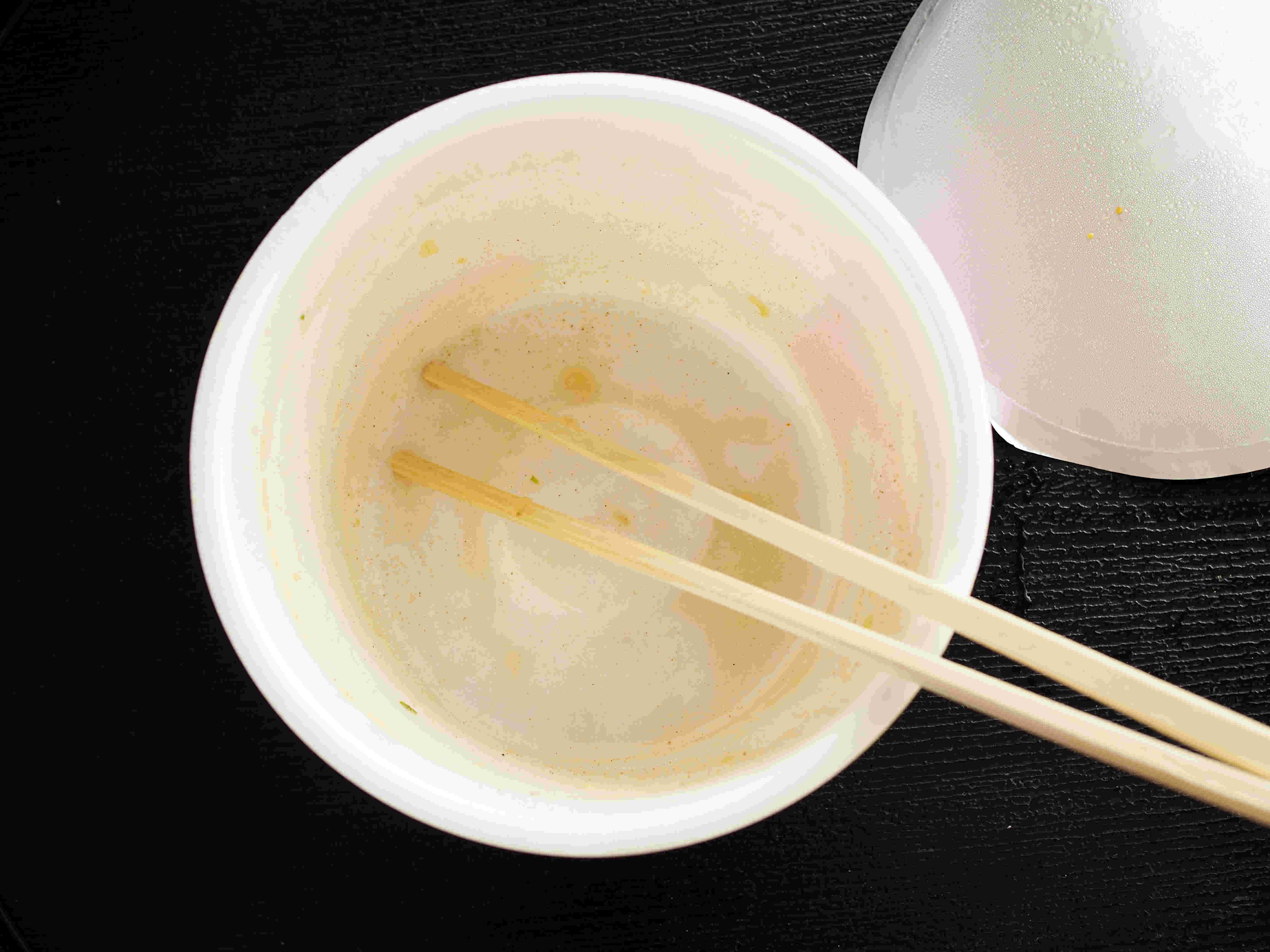 スープまで完食されたカップラーメン