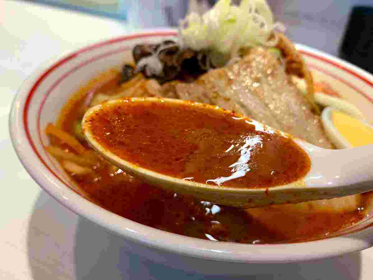 蒙古タンメン中本の北極ラーメンのスープ画像