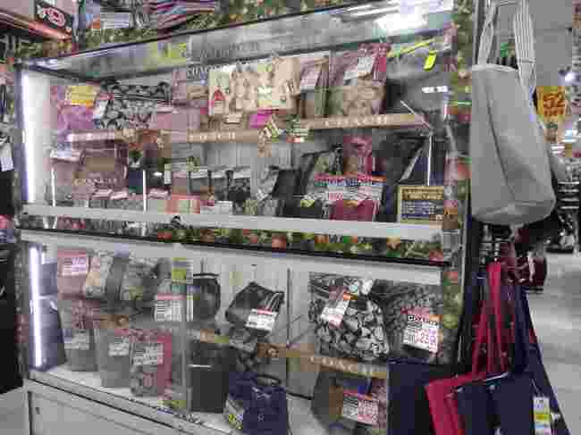 ドンキホーテで売っているブランドのバックや財布