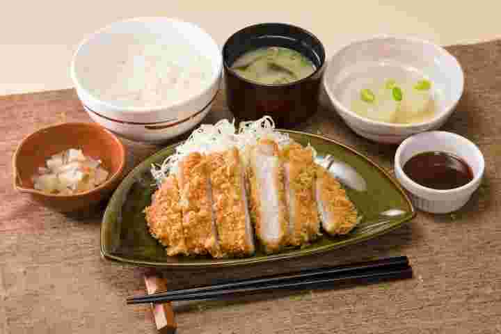 ファミレスの定番である和食メニュー。
