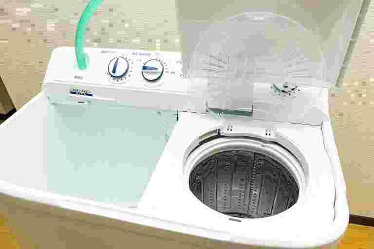 使い方が簡単な二層式洗濯機